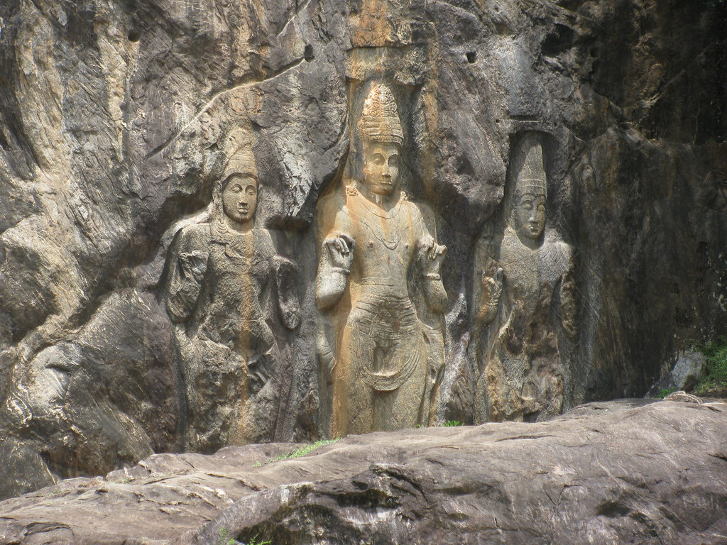 Buduruwagala Buddhist statues The last stone buddha photos… Flickr