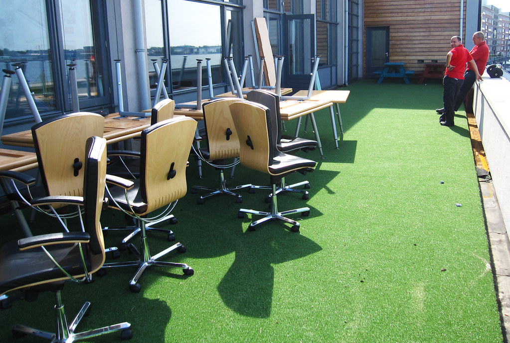 moving_furniture_1 New interior Old furniture is being mo… RAU