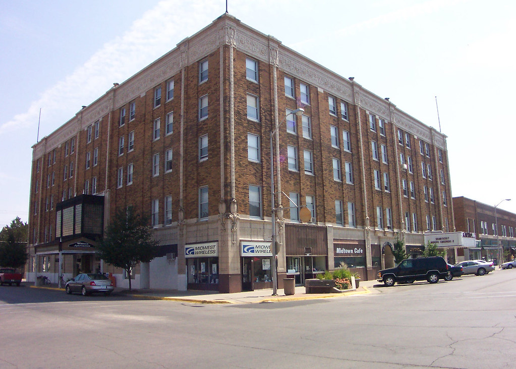 Newton IA Hotel Maytag Building Complex of Hotel and The… Flickr
