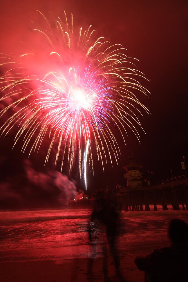July 4th Fireworks Huntington Beach So the blurry people a… Flickr