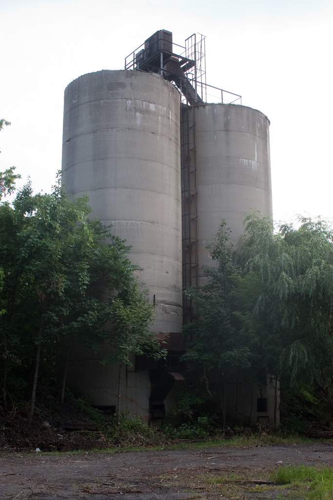 MG 0507 Not far from the subway is the old Yates Coal Comp… Flickr