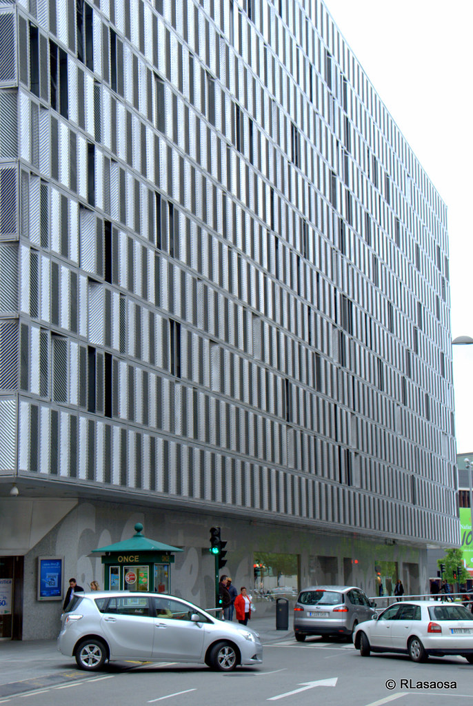 Calle Estella, Pamplona Fachada del edificio de El Corte I… Flickr