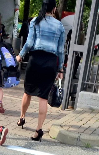 Curvy black hair MILF | pig.malione | Flickr