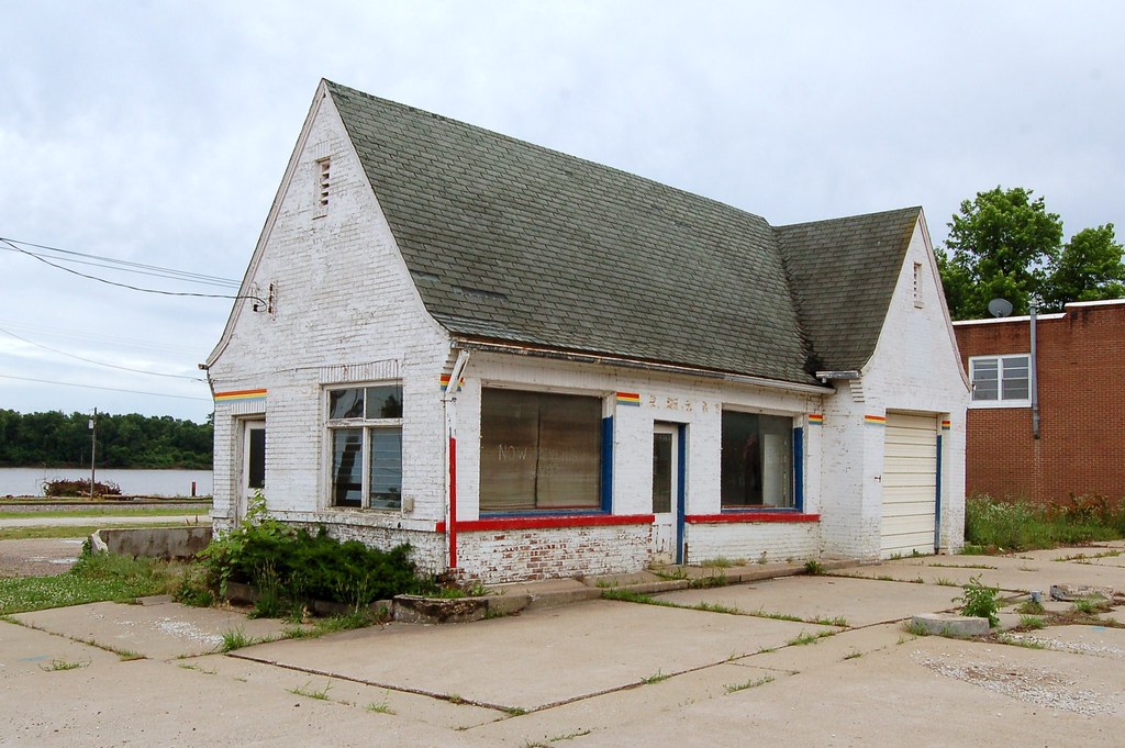 Missouri, La Grange, Former Conoco Gas Station (9,222) Flickr