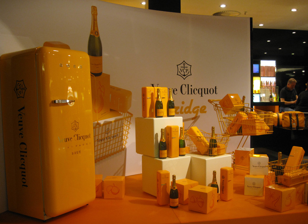 Alsterhaus veuve clicquot corner in hamburg's alsterhaus d… Flickr