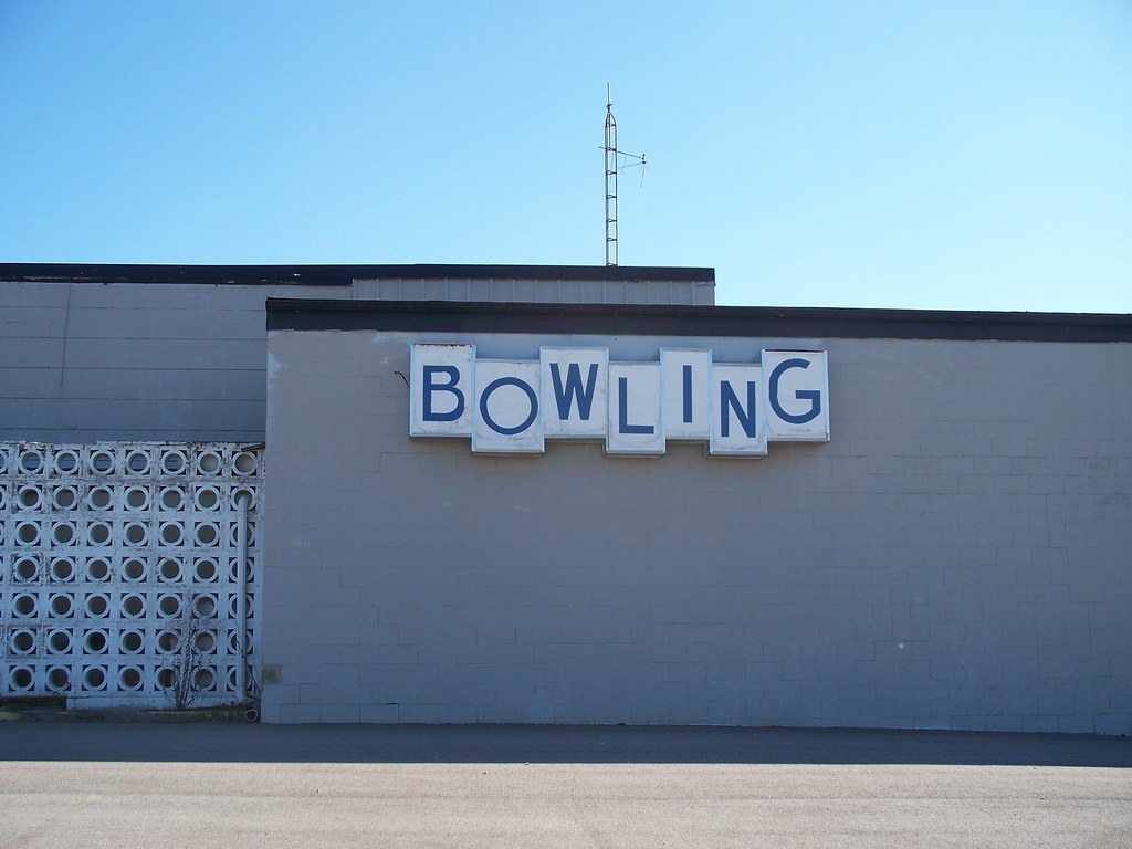 OH Marion Star Lanes 2 Bowling sign at the Star Lanes in… Flickr