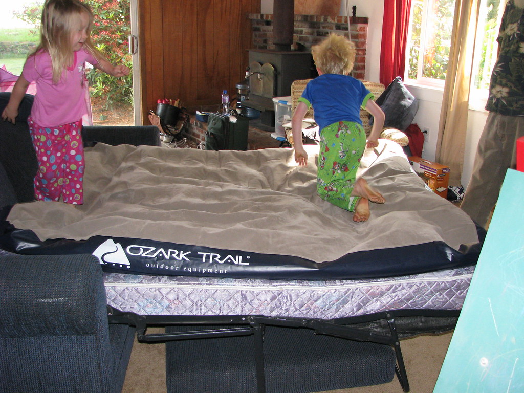 IMG_7710 Helping us deflate the airbed! Kathy and Dave Biggs Flickr