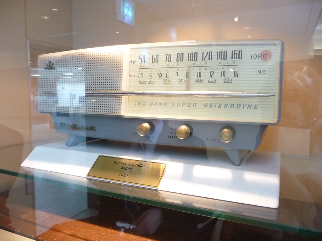 Korea's first radio (manufactured by Lucky Goldstar) Flickr