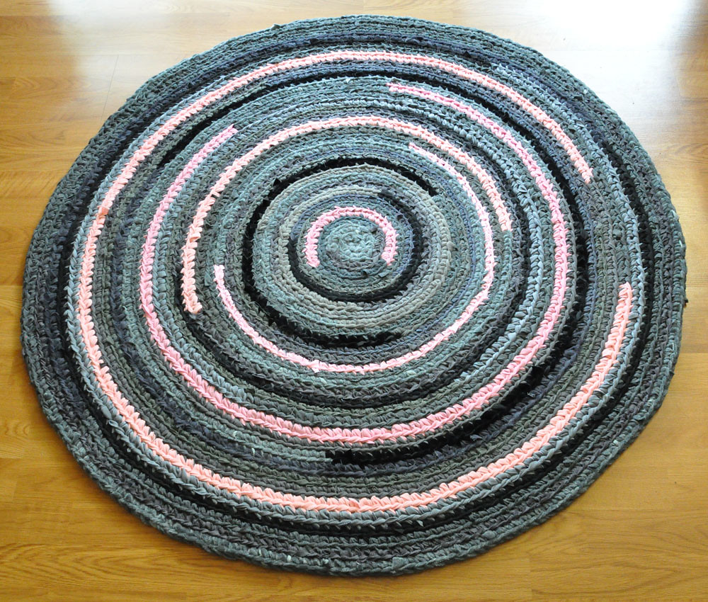 Custom Rug 4 foot diameter custom rug I made. Crocheted wi… Flickr