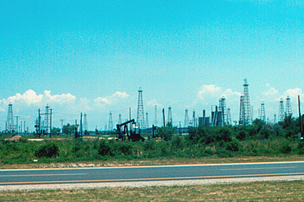 Baytown Oil Wells at Texas Coast Oil wells along the Tex… Flickr