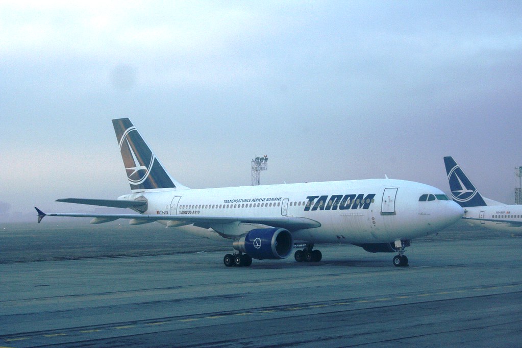 TAROM 310300 YRLCB(cn644) Bucharest,Henri Coanda(Otopeni… Flickr