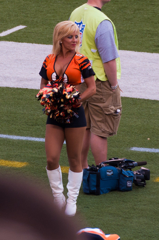 Laura Vikmanis Laura Vikmanis (42), the oldest cheerleader… Flickr