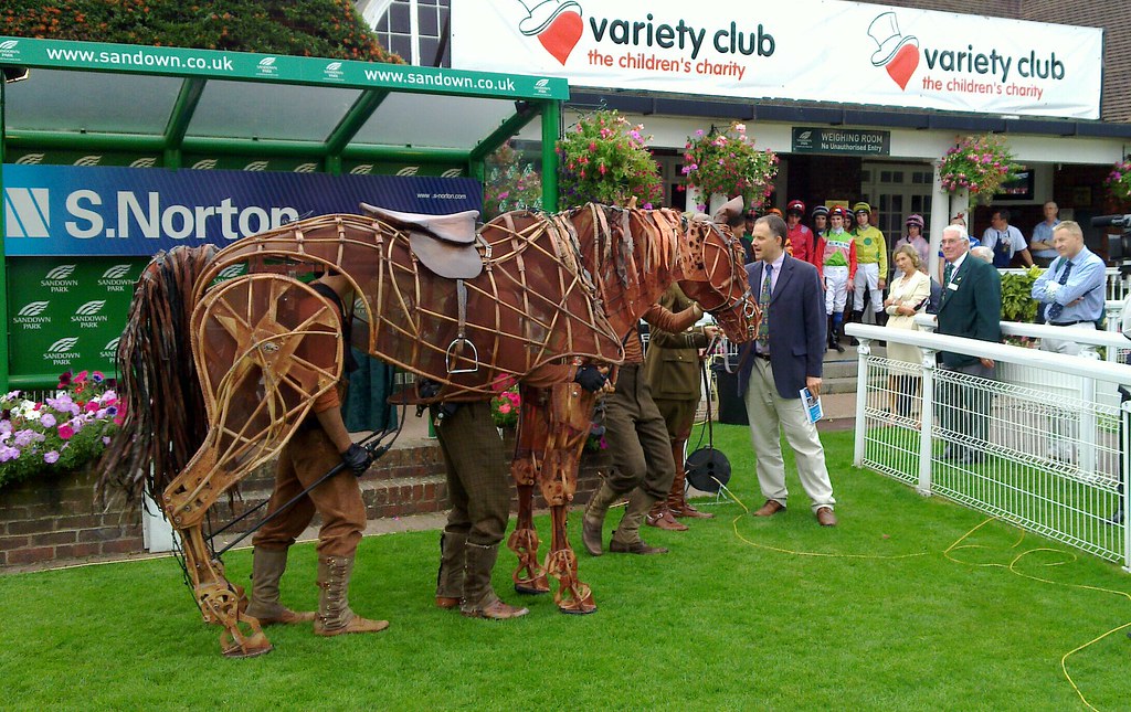 War Horse Sandown racecourse War horse from hit West End s… Flickr