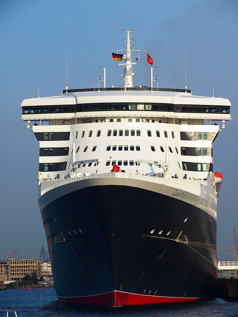 Queen Mary 2 im Hamburger Hafen 2004 Johannes Flickr