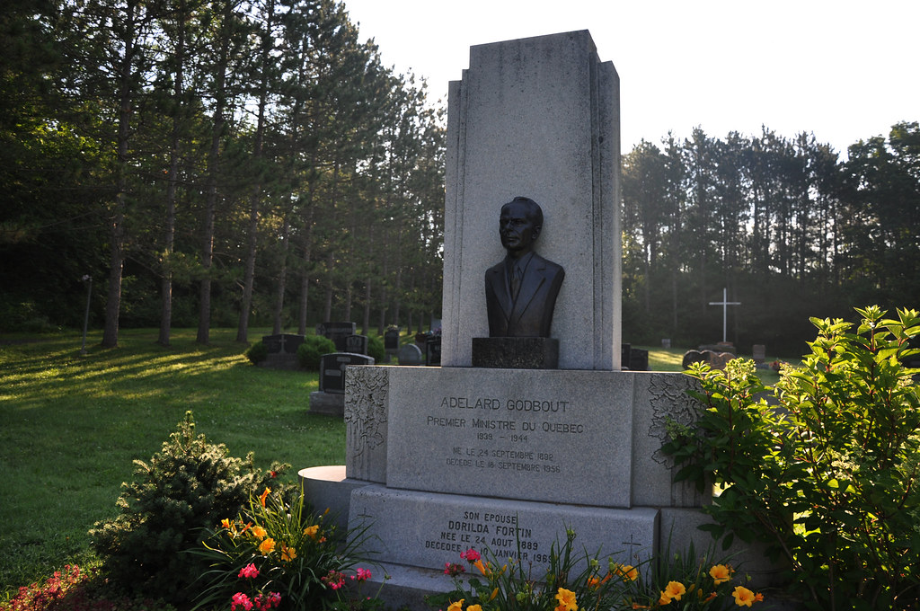 Adélard Godbout Voici le monument de l'illustre Premier mi… Flickr