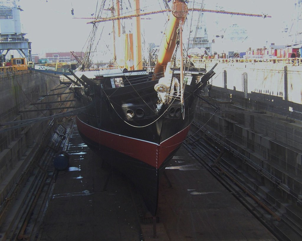HMS Warrior safely in dry dock, Portsmouth 2004 Bow view o… Flickr