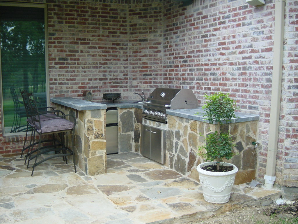 Outdoor Kitchen Denton Texas This flagstone outdoor kitche… Flickr
