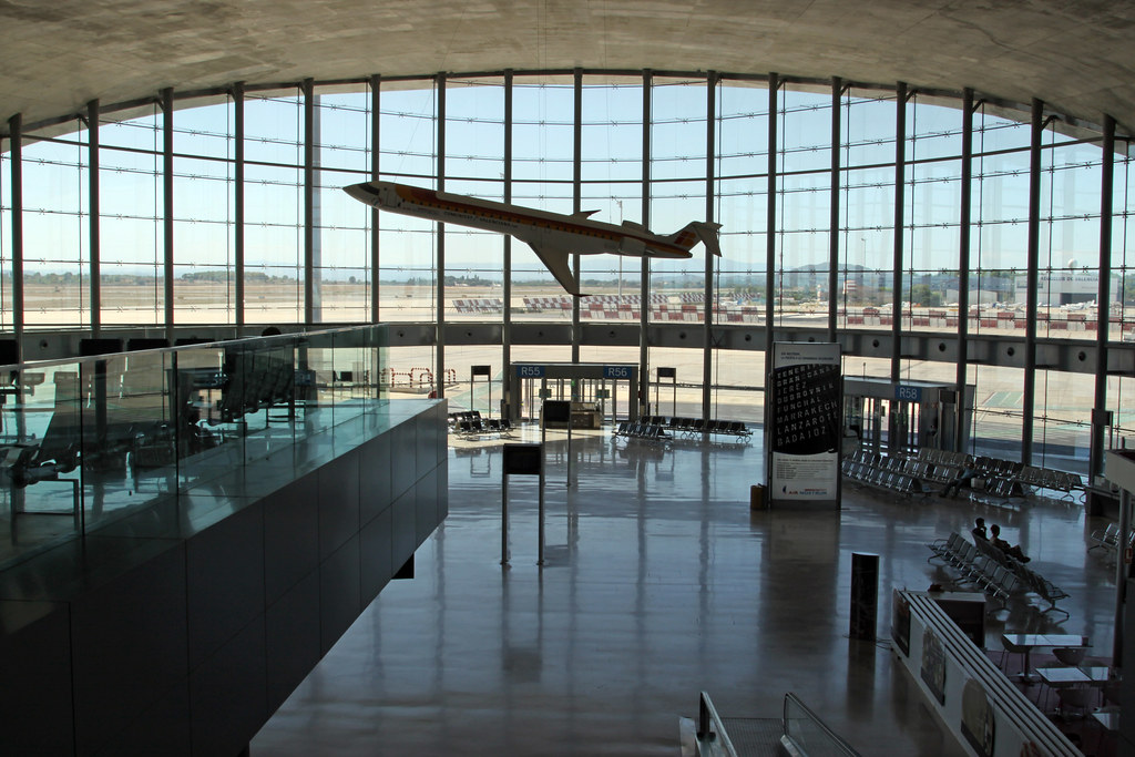 Valencia Airport Leaving Valencia. Although small, the Val… Flickr