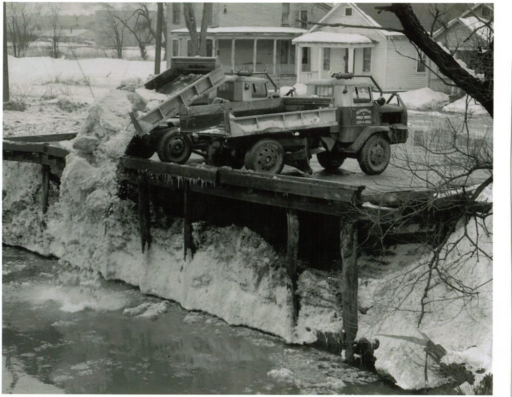 uticaplow1_sm Utica, NY DPW old walter dump trucks. Found … Flickr
