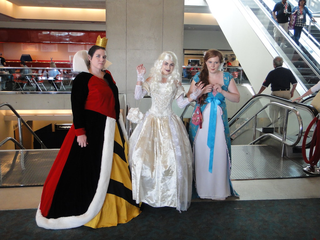 Red Queen, White Queen, and Giselle Really cool white Quee… Flickr