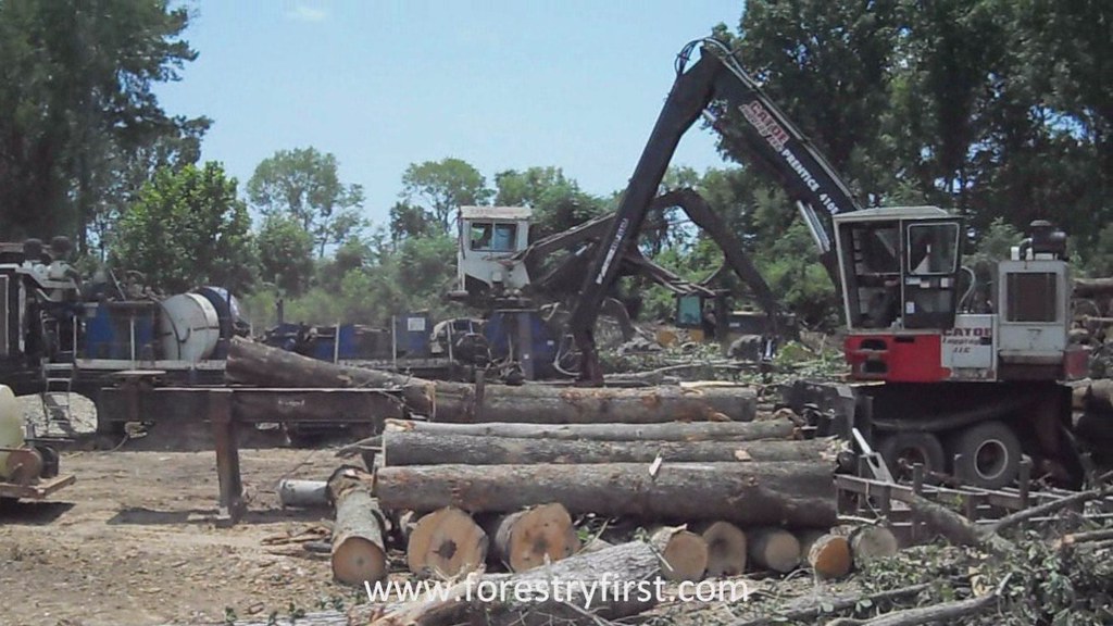 South Carolina Clean Chipping Job with Peterson 5000G Chipper a photo