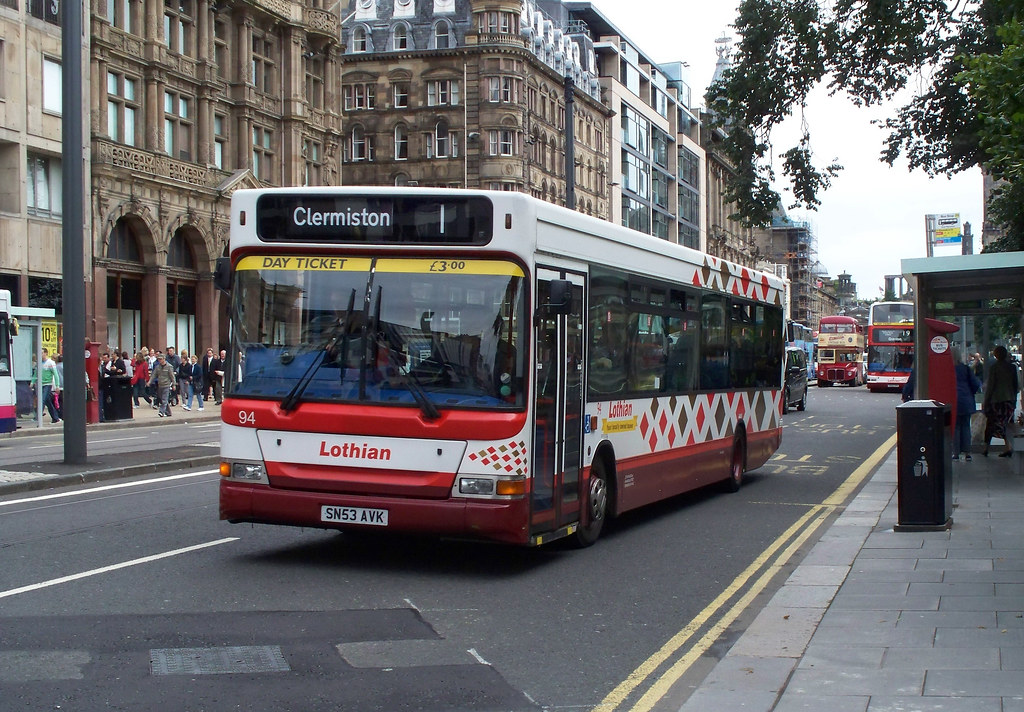 Lothian 94 A classic Edinburgh setting on Princes Street, … Flickr