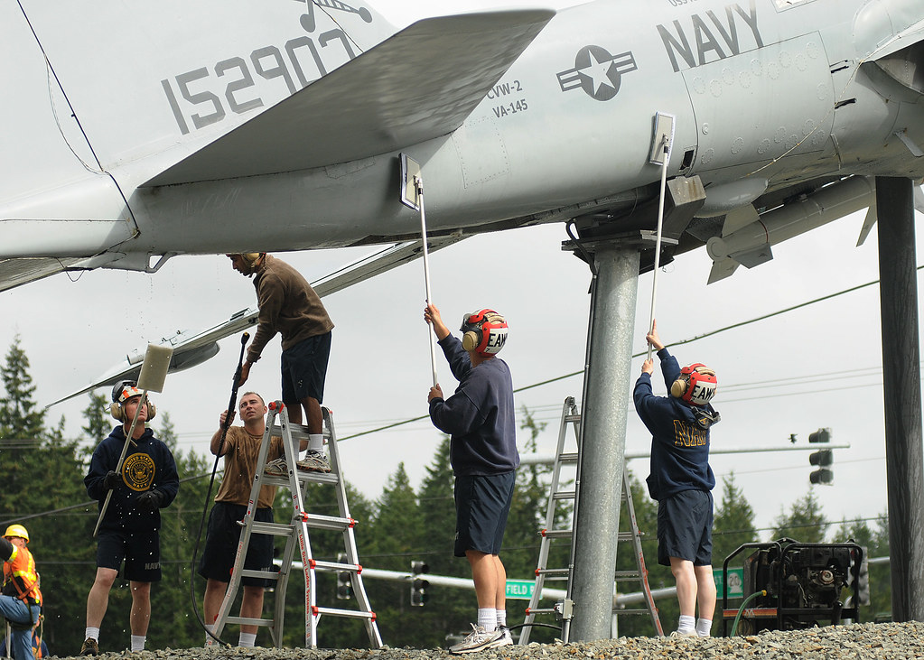 100910N9520G012 OAK HARBOR, Wash. (Sept. 10, 2010) Chie… Flickr