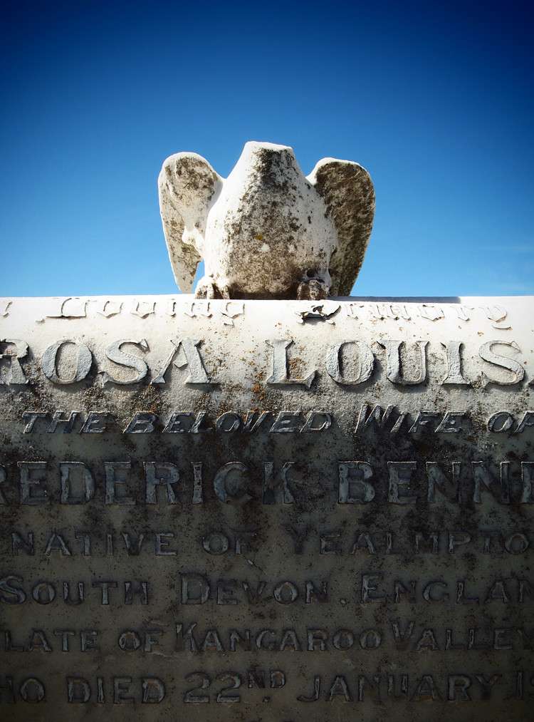 Headless bird I imagine more a victim of vandalism than an… Flickr