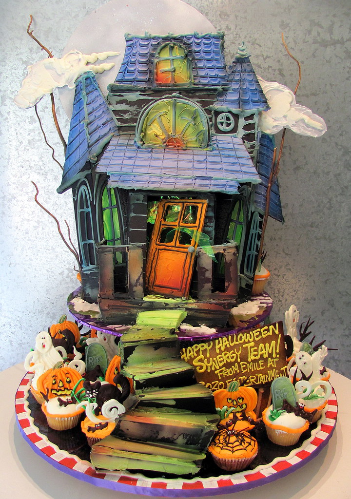 Haunted House Cupcake Tower Cupcake tower for 25 people wi… Flickr