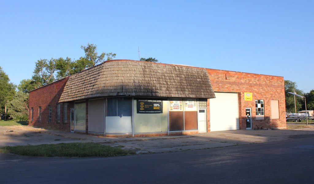 Former Car Dealership Belleville, KS Tom McLaughlin Flickr