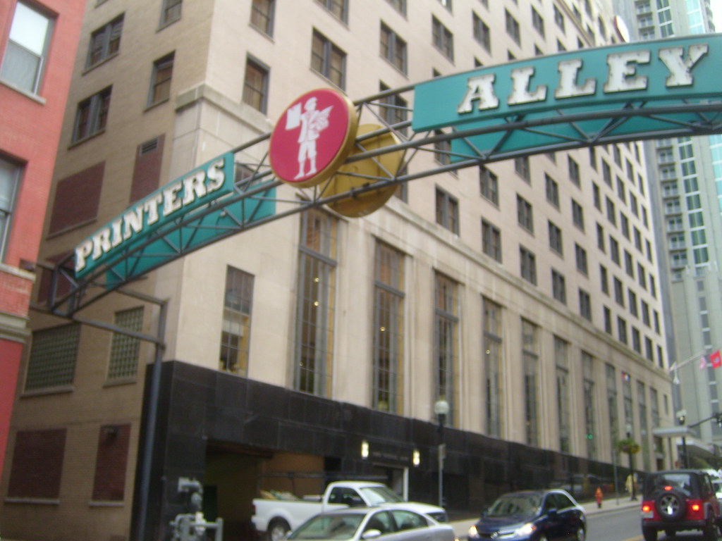 Printers Alley When touring downtown Nashville, lots of pe… Flickr