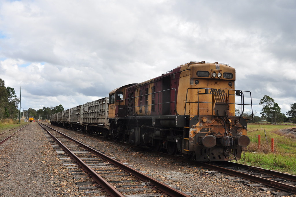 Maryborough West, Queensland Rail QRN's 1754 ahead of catt… Flickr