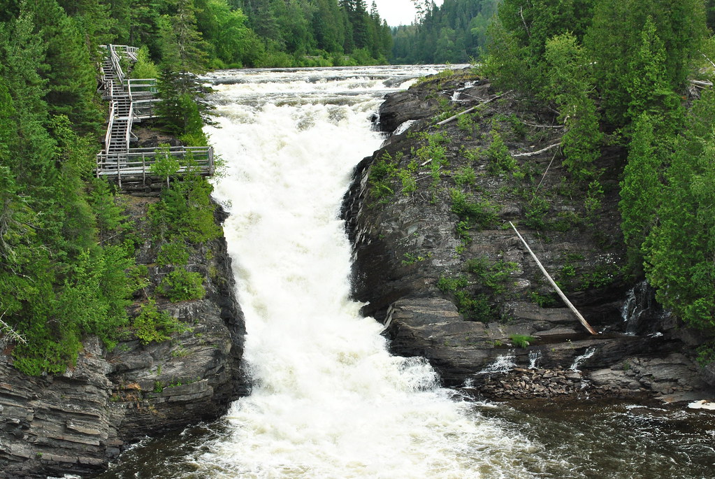 Le Grand Sault Chute (20 m) du Grand Sault, Domaine du Can… Flickr