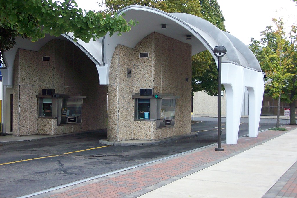 Chemung Canal Bank drive thru Elmira, NY 2010. drpep Flickr