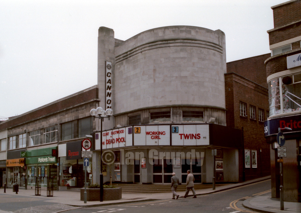 88 Luton Cannon 2 Luton Cannon. Opened 1938 as the Savoy, … Flickr