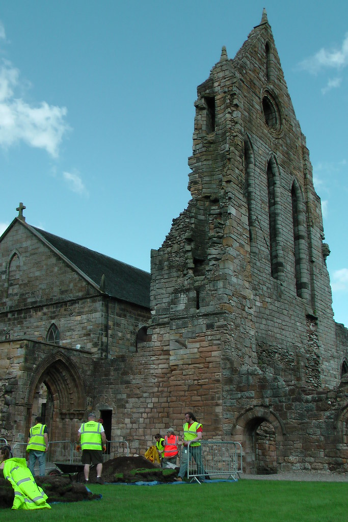 Kilwinning abbey dig John Loney Flickr