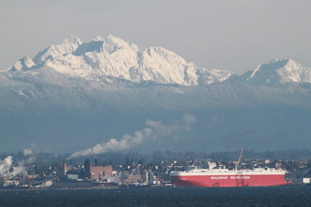 Mountains over Everett, WA hj_west Flickr