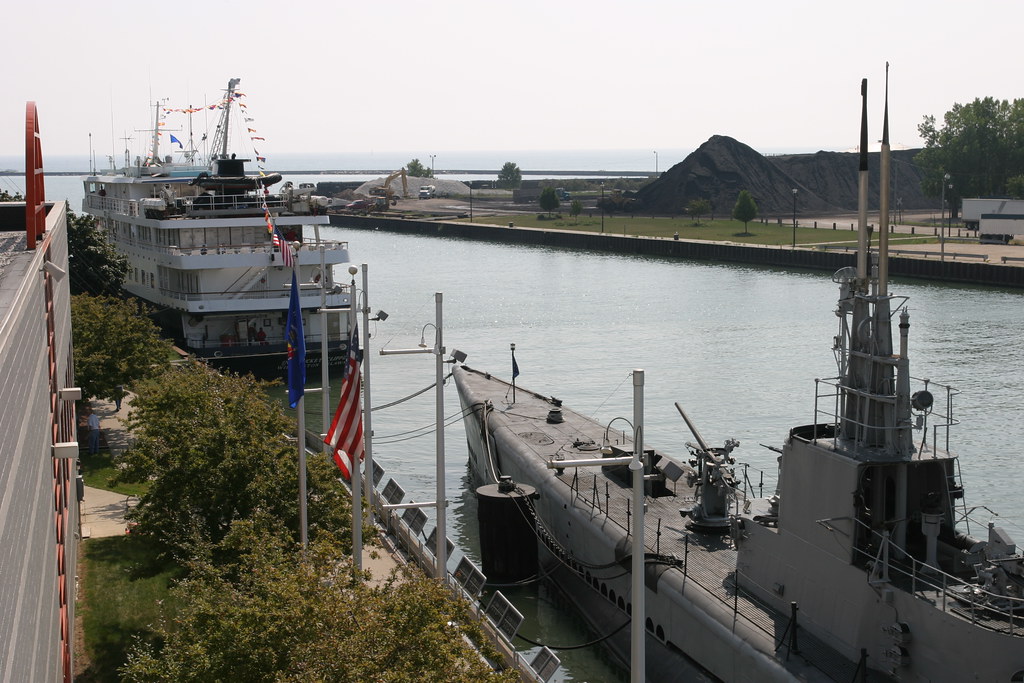 USS_Cobia024 USS Cobia alongside the Wisconsin Maritime M… Flickr