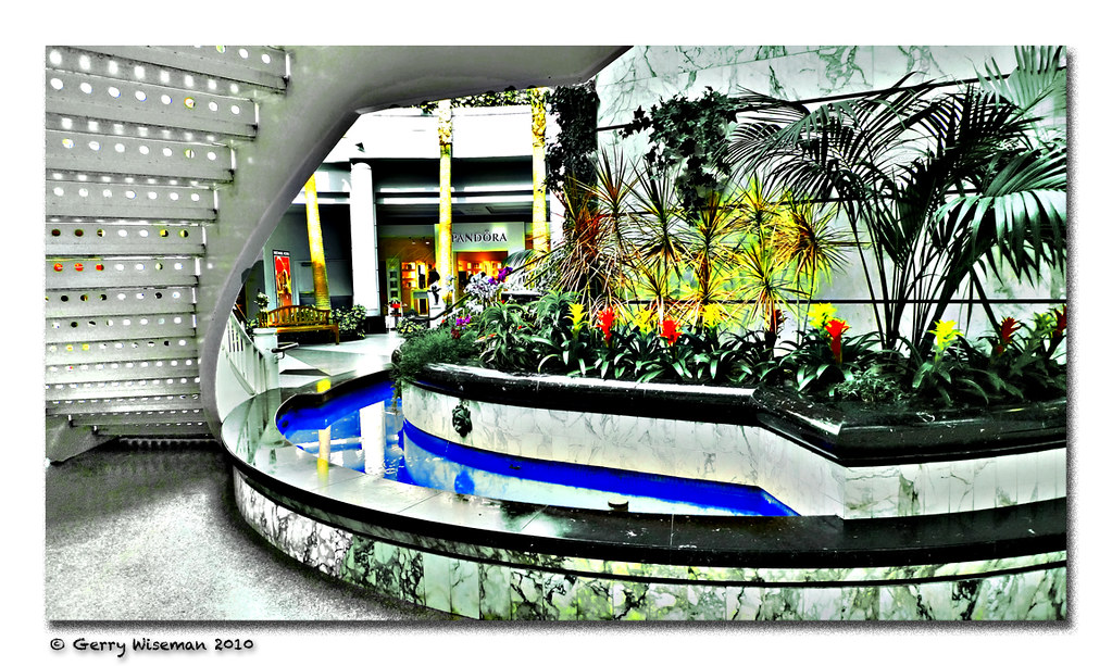 Towson Town Center Mall This mall is in the Baltimore subu… Flickr