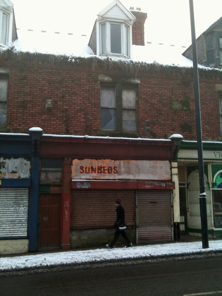 Sunbed shop on a winters day Sunderland Co.Durham 26 Nov 2… Flickr