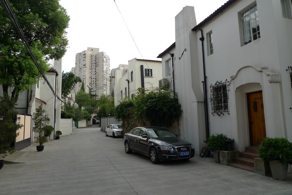 403_1070295 View inside Willow Garden, a compound of villa… Flickr