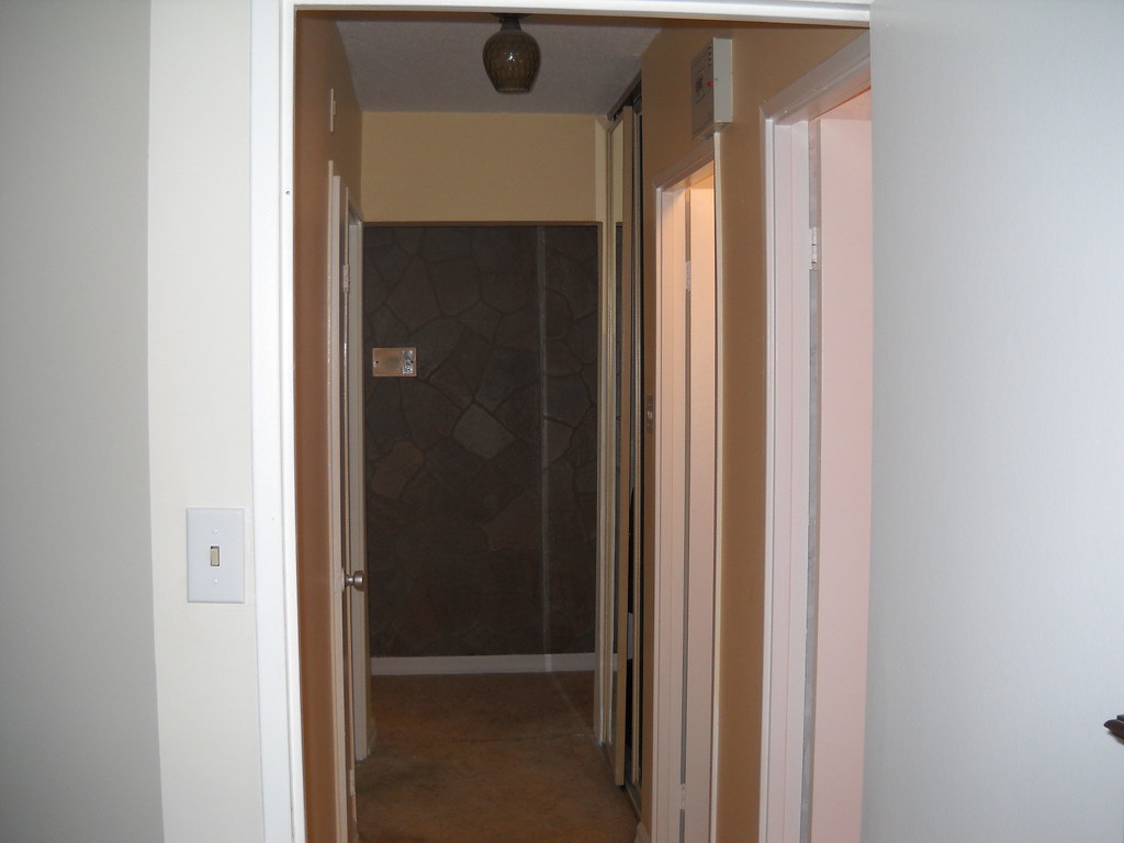 4101 Sheppard E Toronto ON (Sheppard + Kennedy) hallway Orest