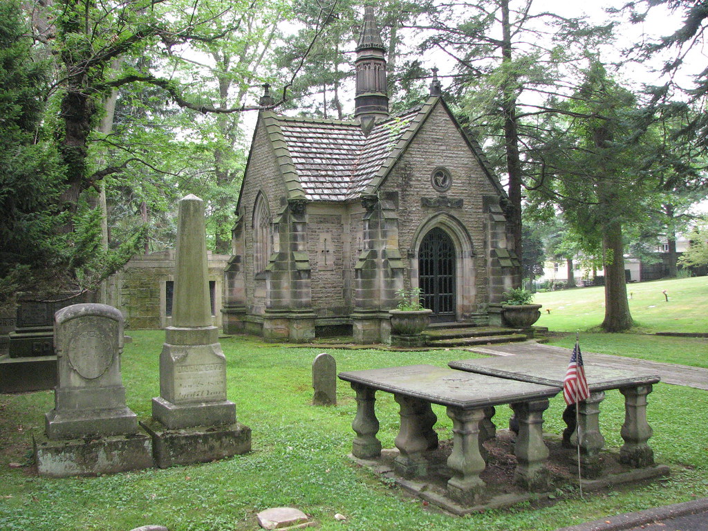 Greenwood Cemetery, Wheeling 047 Eoff Family plot and Tall… Flickr