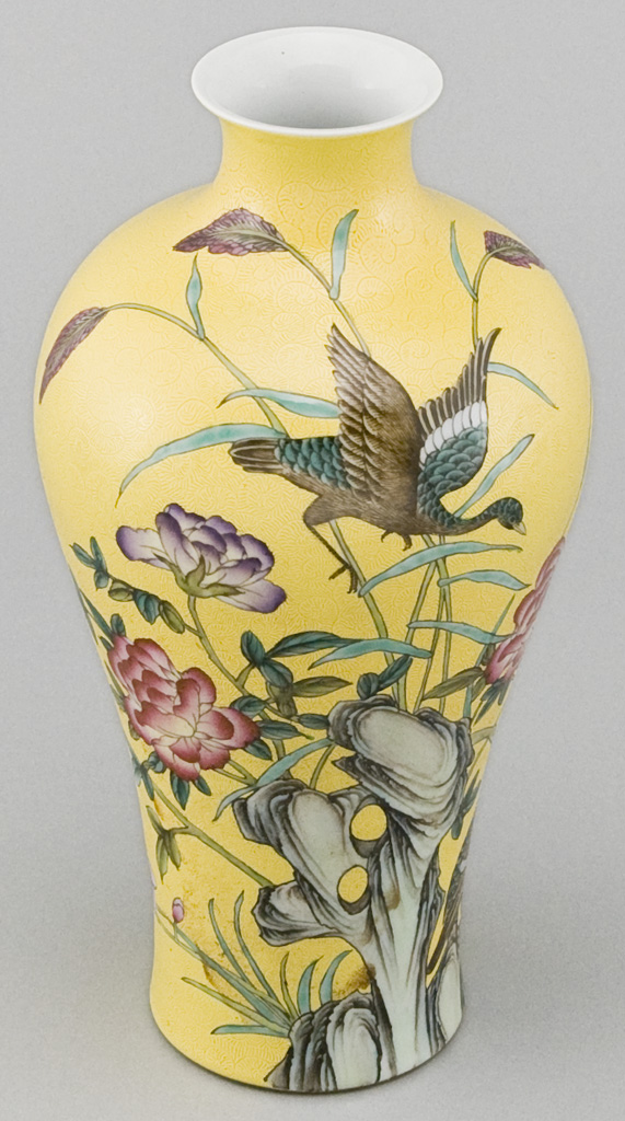 jv1007ychinesejingdezhenporcelainvase HandPainted Emb… Flickr