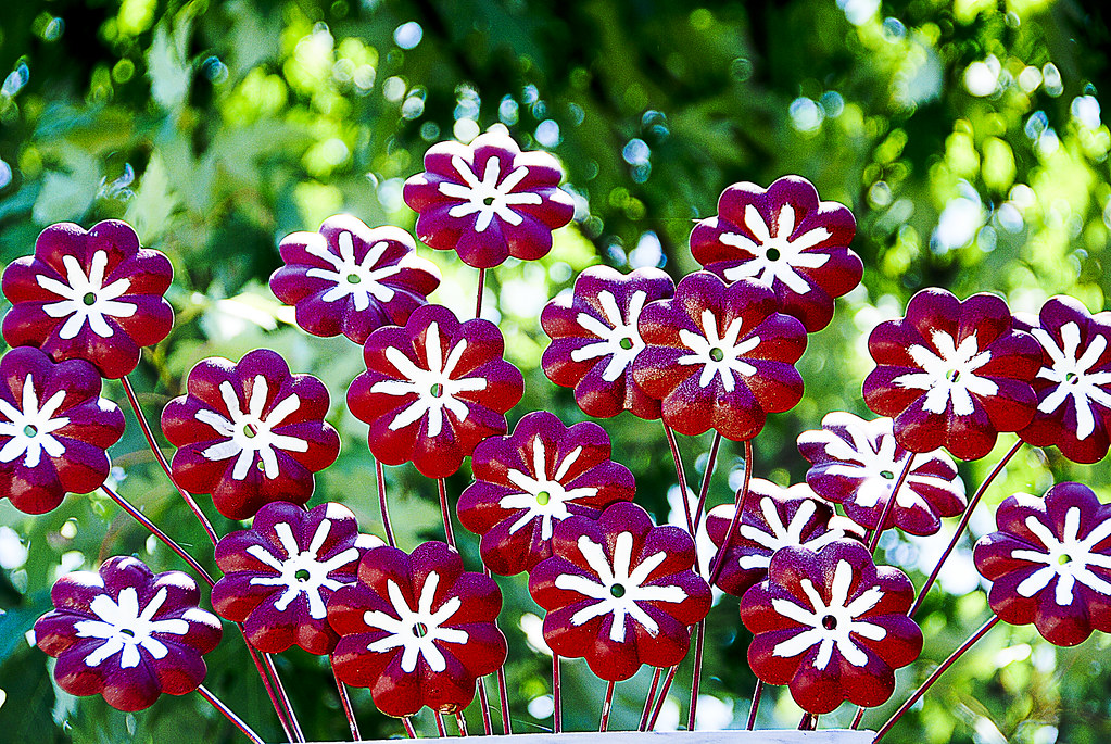 2010 07 24_0024 Art in West Orange. Metal flower Joe Bodnar Flickr