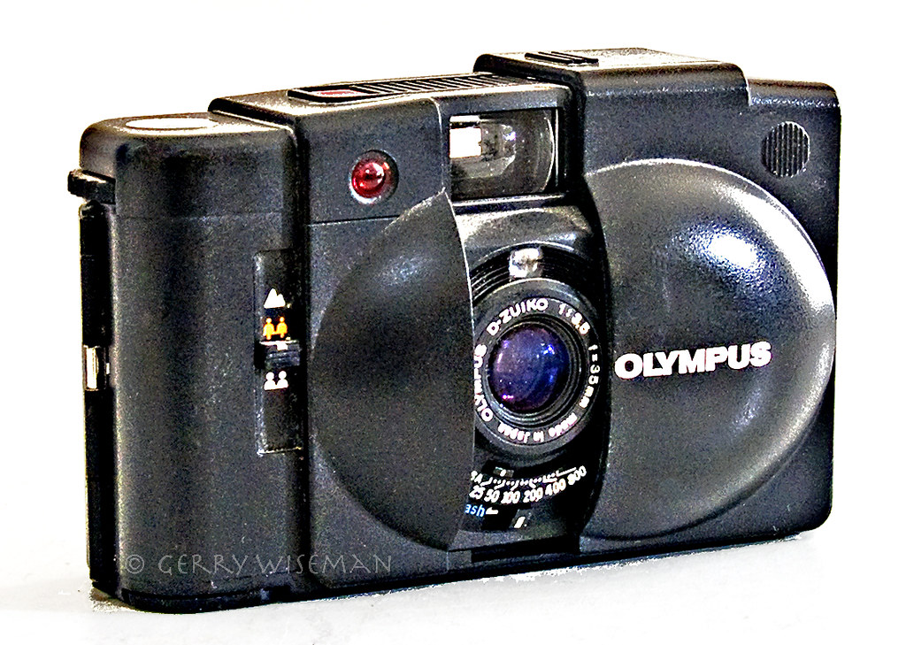 Olympus XA2 35mm Camera Compact black plastic self casing… Flickr