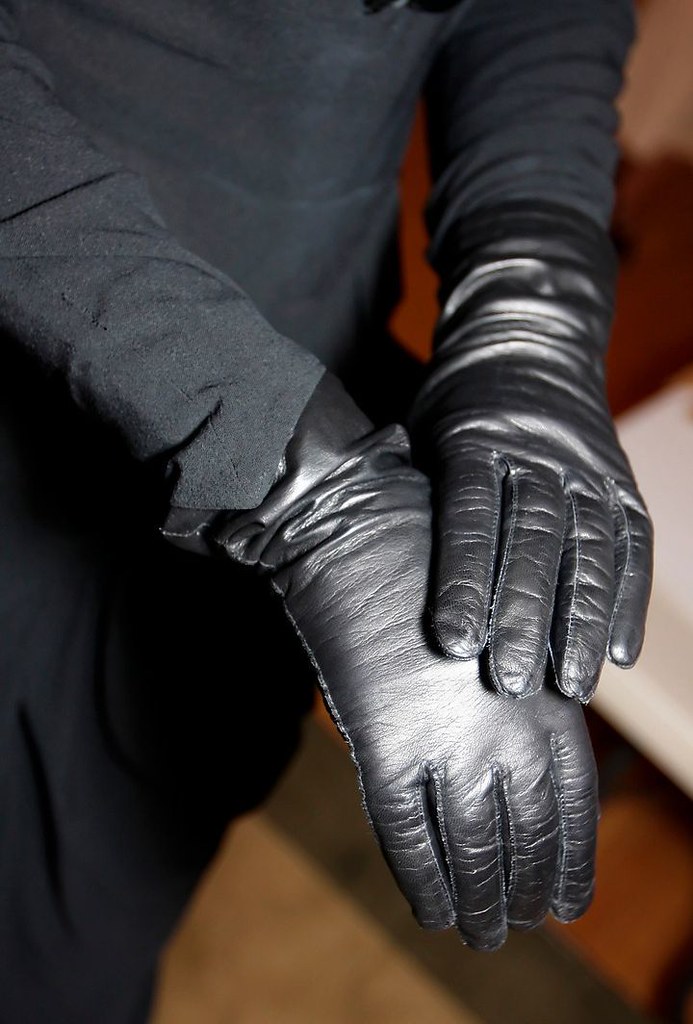 010a Marvelous vintage unlined soft kid leather gloves. Th… Flickr