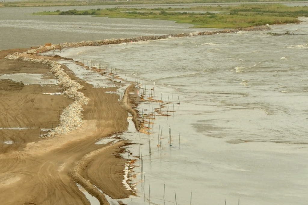 100629F2117V ELMER’S ISLAND, La. Land bridges constru… Flickr