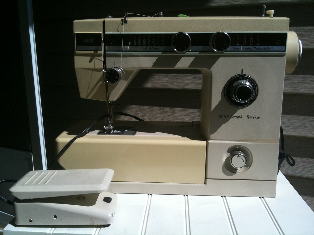 Montgomery Ward Sewing Machine (1970s) 20 ishinaima Flickr