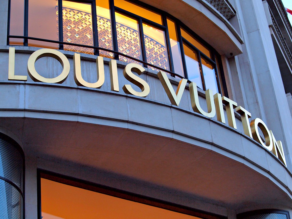 louis vuitton paris louis vuitton shopfront paris france